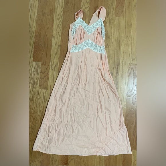 Leona Other - 1920s Peach Crinkled Silk Pyjamas/Pajamas/Nightgown